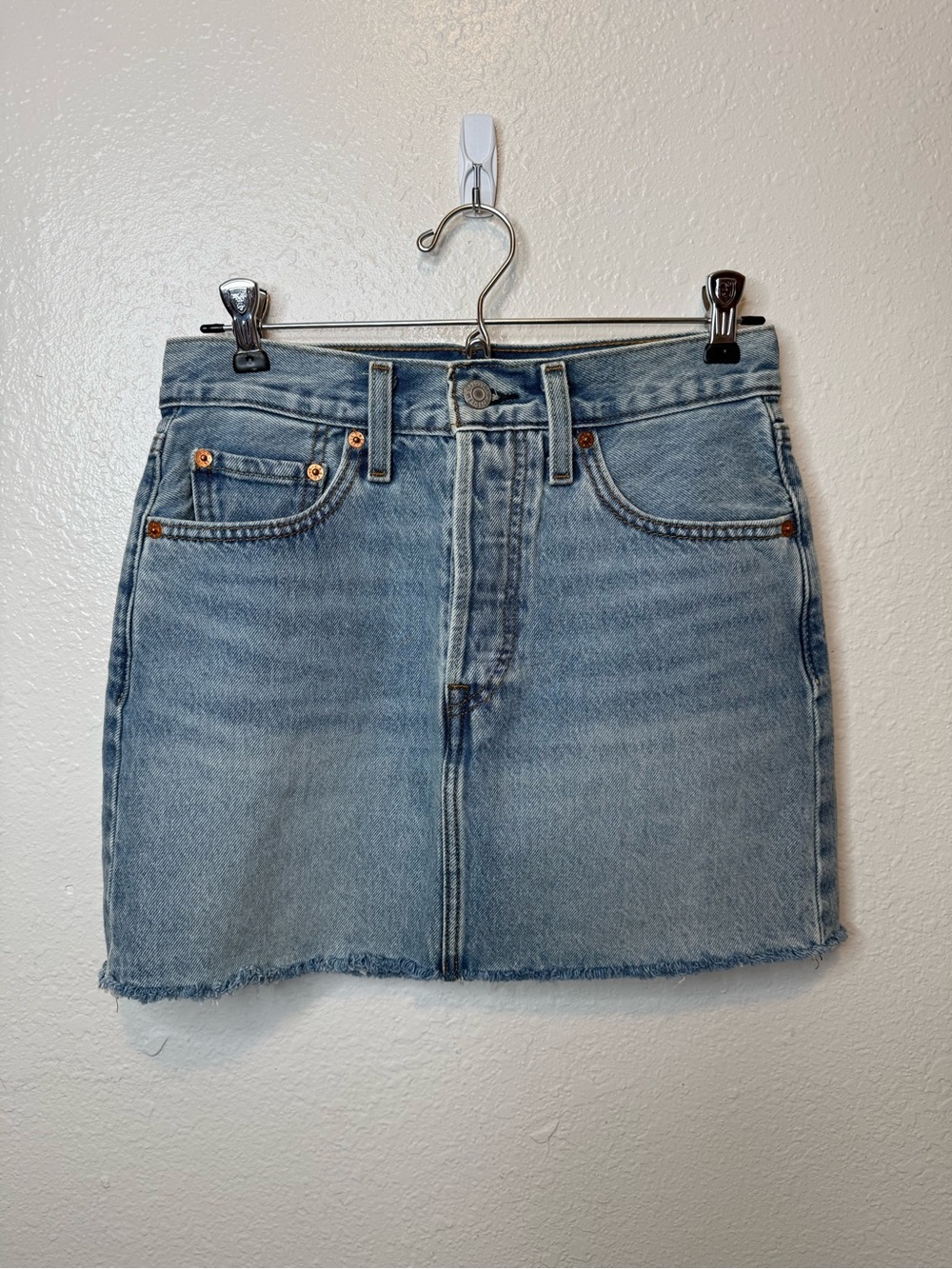 Levis Icon Skirt Light Blue Jean Denim Raw Hem Mini Skirt Size 24 Y2K Style 90’s